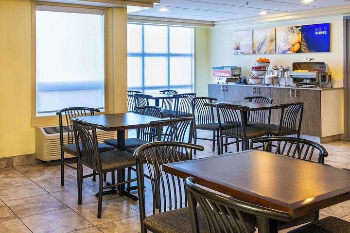 Comfort Inn & Suites
