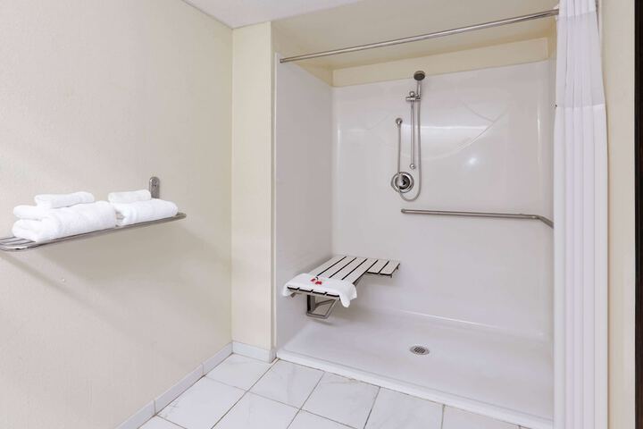 Room 6 of 14