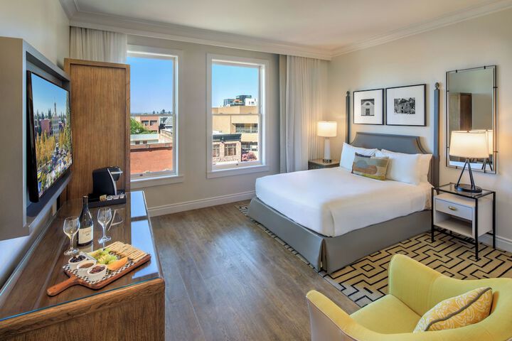 Hotel E