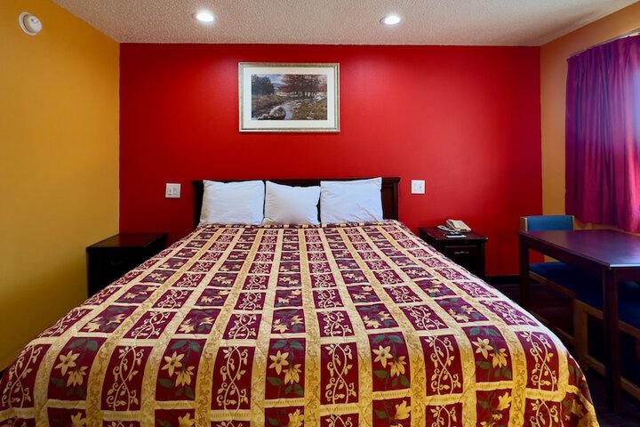 Room 10 of 26