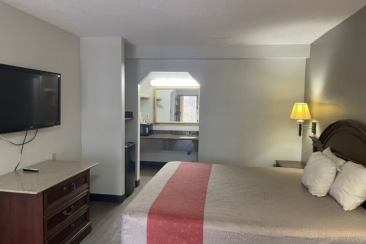 Room 9 of 25