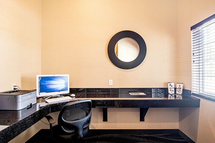 Business Center 39 of 41