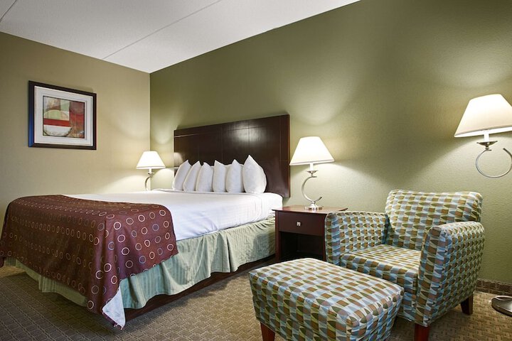 Room 9 of 32