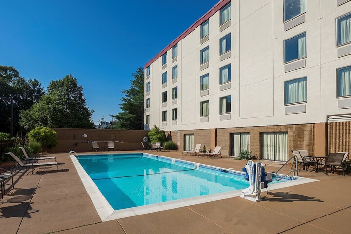 Pool 4 of 46