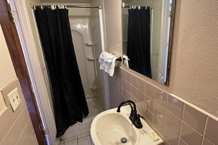Crestview Motel Inc