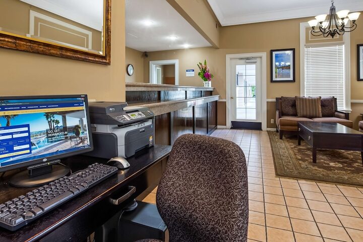 Business Center 36 of 36