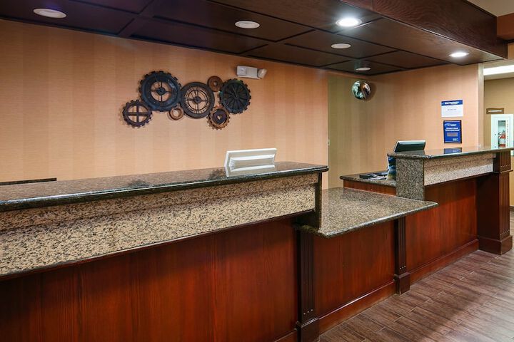 Best Western Plus Rama Inn & Suites