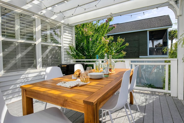 Hemlock by Avantstay Minutes From Folly Beach w / Multiple Patios