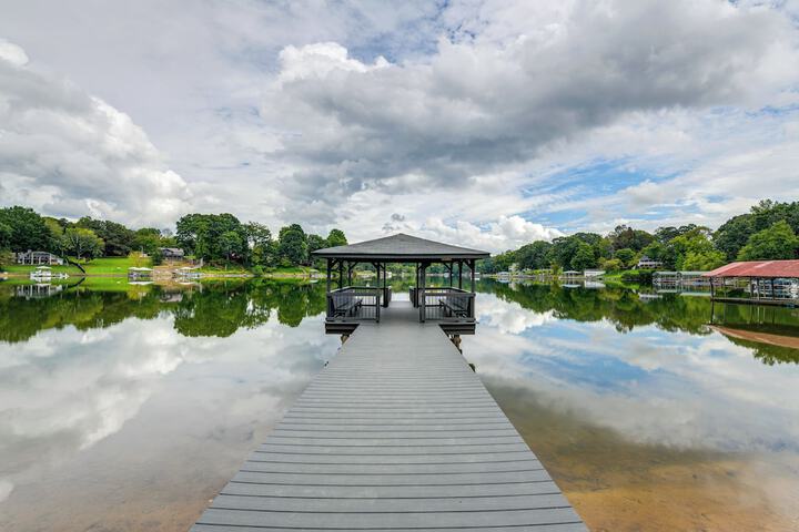 Lakefront Sherrills Ford Haven w / Boat Dock!