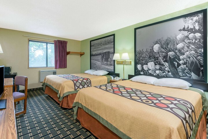 Super 8 by Wyndham Twinsburg / Cleveland Area