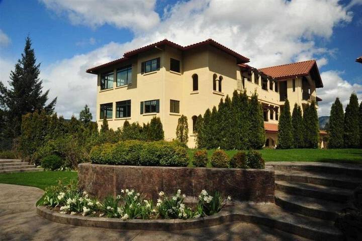 Columbia Cliff Villas Hotel