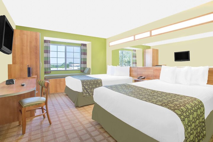 Room 4 of 16