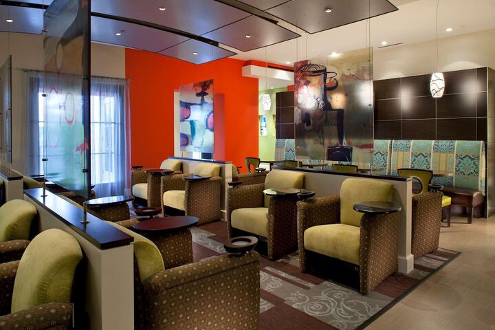 Lounge 59 of 67