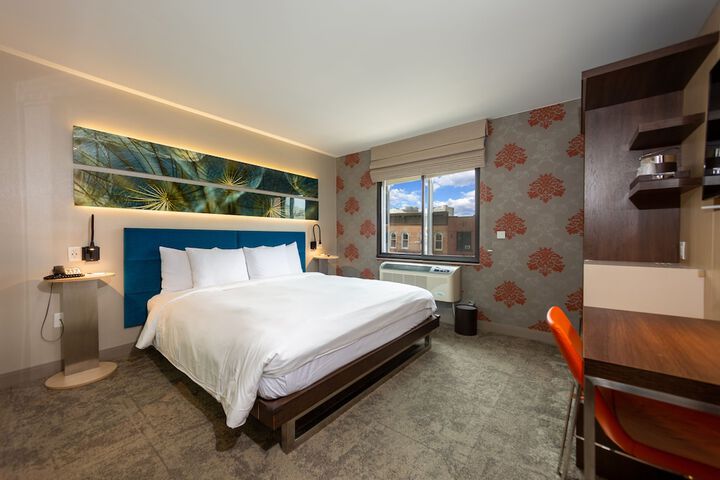 Room 33 of 40