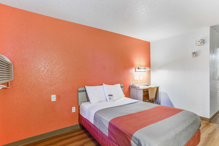 Room 12 of 30
