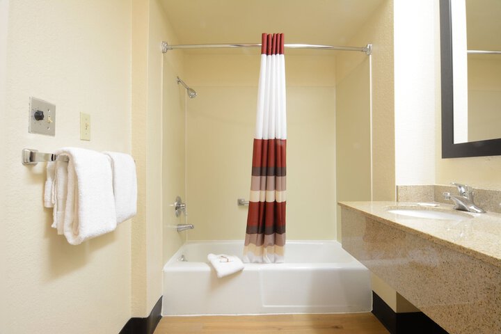 Room 15 of 28
