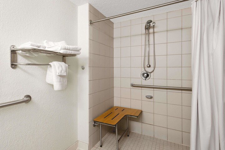 Days Inn by Wyndham Geneva / Finger Lakes