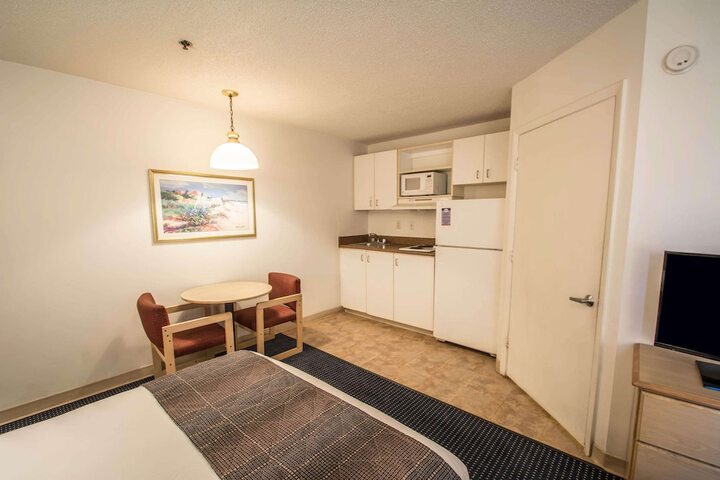 Room 7 of 32