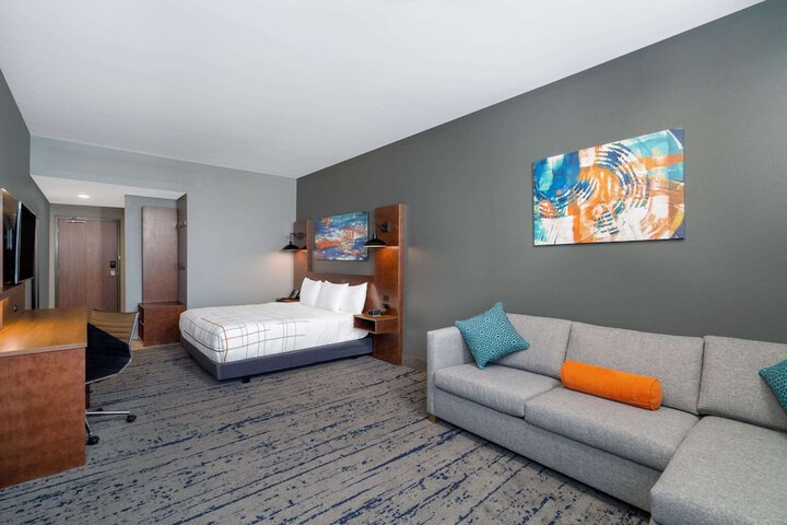 Room 21 of 30