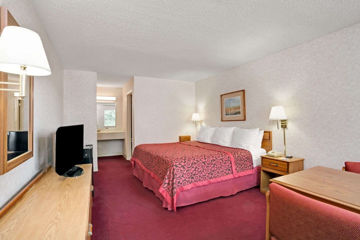 Room 7 of 14