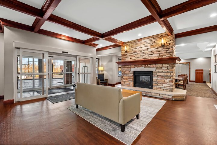 Country Inn & Suites by Radisson RED Wing, MN