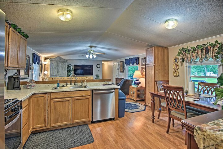 Hot Tub & Deck: Tranquil Home Near Grand Lake