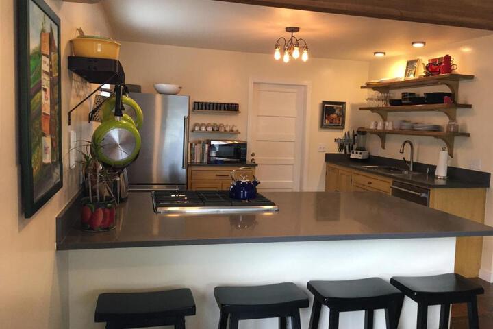 Adorable Home on the Park 10 Miles South of Eugene