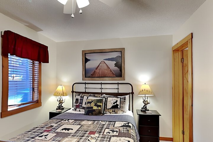 Sunplace 02 by Taylor Made Deep Creek