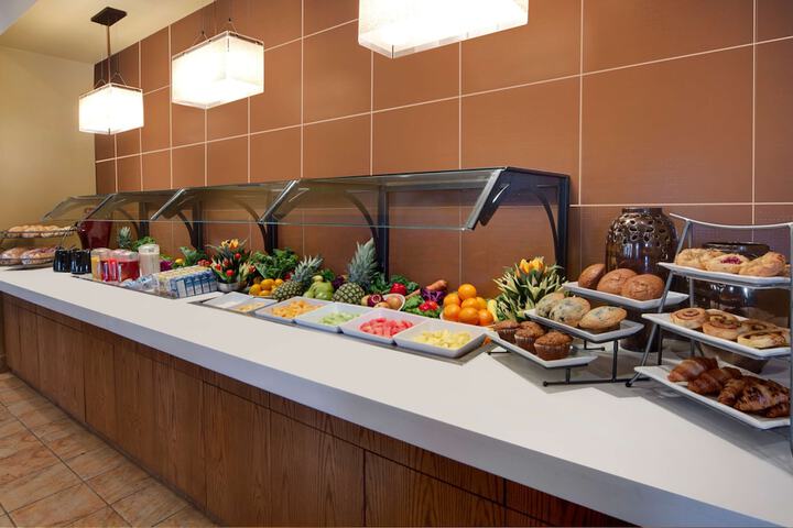 Best Western Plus Winnipeg Airport Hotel