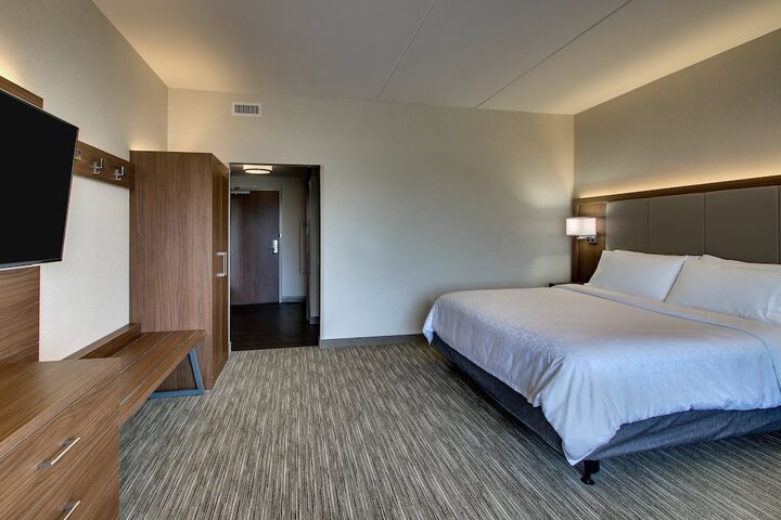 Room 37 of 67