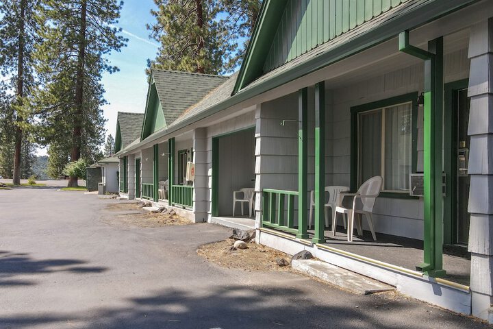 Green Gables Motel & Suites