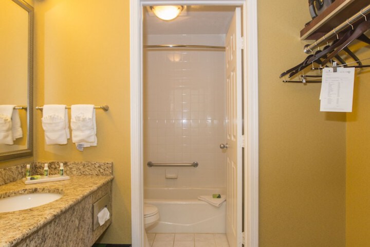 Ivy Court Inn & Suites