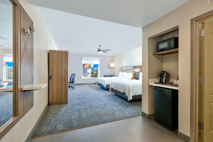 Room 25 of 43