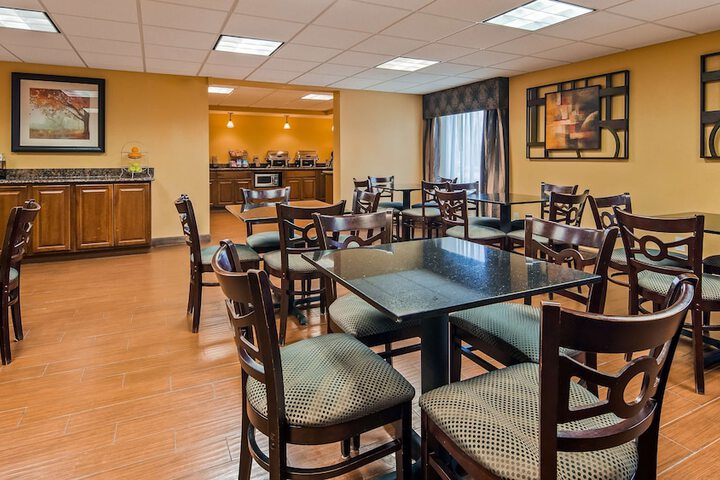 Best Western Plus Parkway Hotel