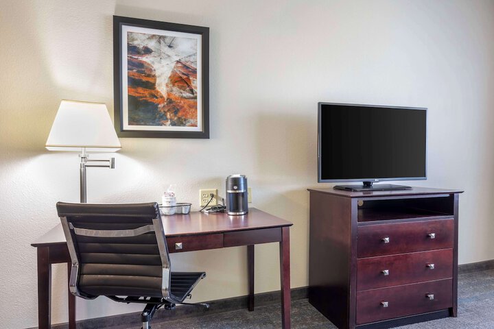 Room 33 of 48