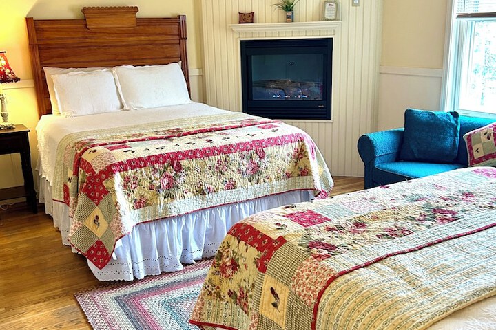 Room 8 of 18