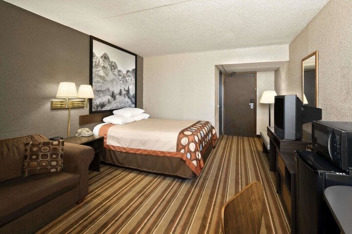 Room 15 of 29