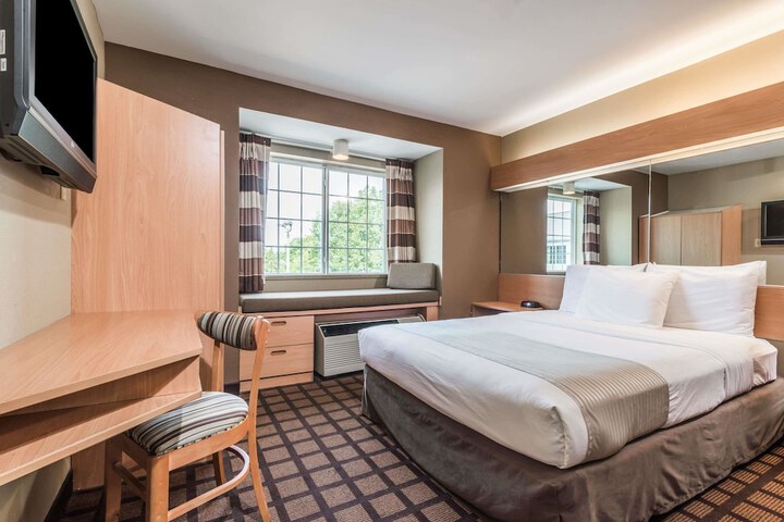 Room 9 of 15