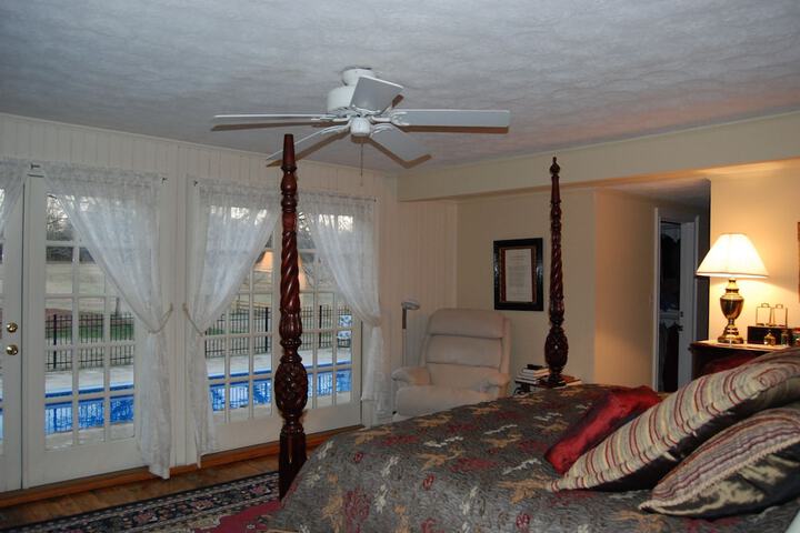 Room 51 of 80