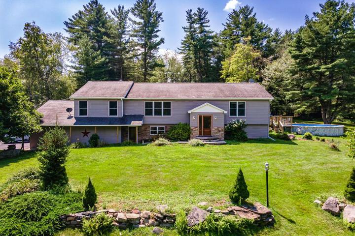Southwoods Mountain Estate -private mansion pool, hottub+ 15 acres