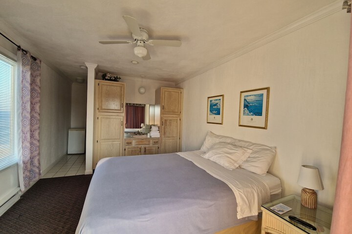 Room 25 of 40