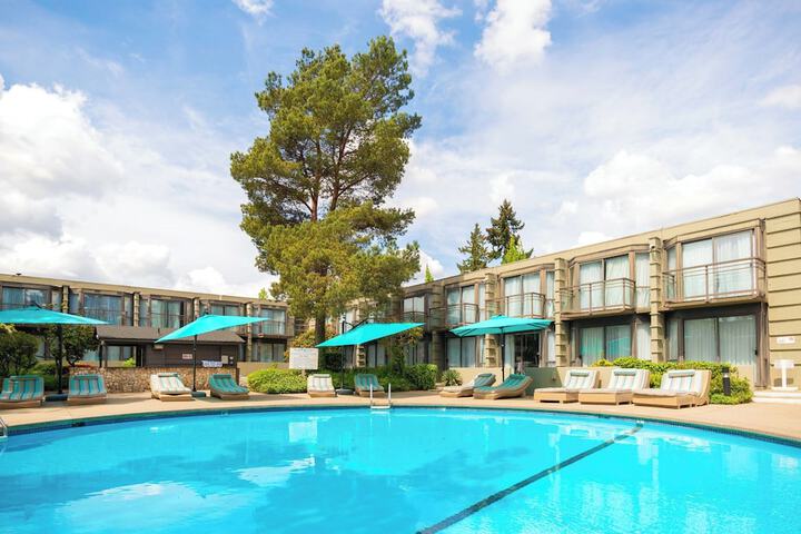 Sandman Signature Vancouver Airport Hotel & Resort