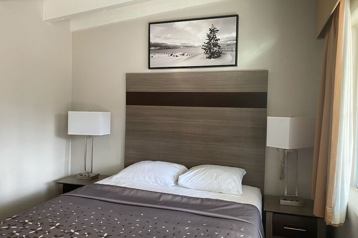 Room 34 of 76