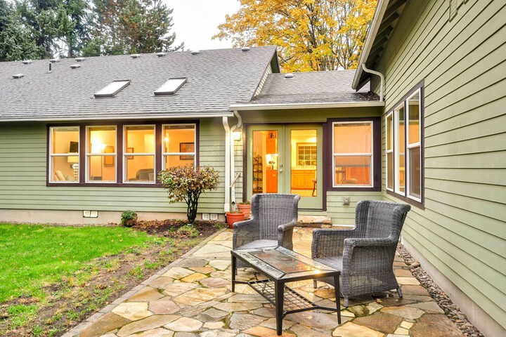 Milwaukie Home w / Covered Porch: Dogs Welcome!