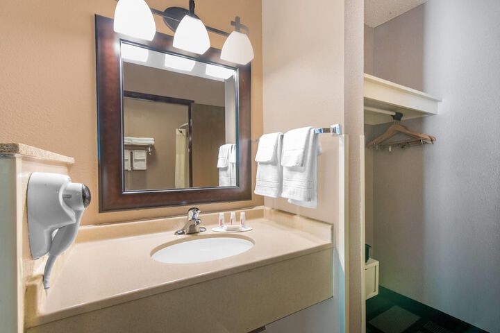 Days Inn by Wyndham Watertown