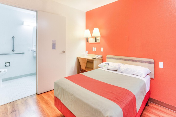 Motel 6 Tigard OR - Portland South - Lake Oswego