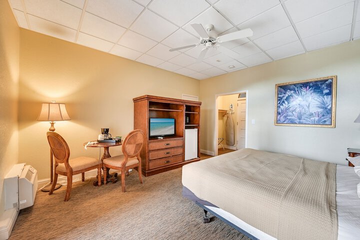 Room 17 of 40