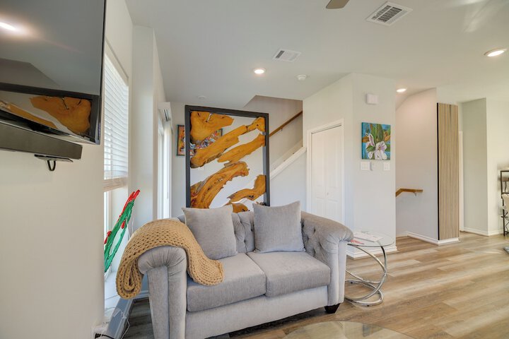 South Houston Townhome w / Patio & Gas Grill!