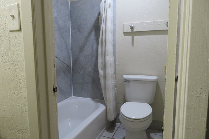 Room 5 of 11