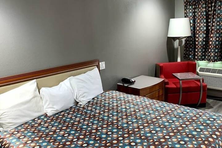 Room 52 of 69